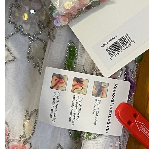 Mac Duggal NWT Size 4 10893 White Multi Embellished Lace Sleeveless V Neck Gown - Picture 9 of 11